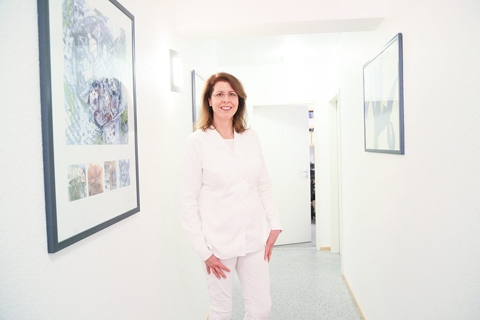Dr Andrea Achtnich Thumbnail